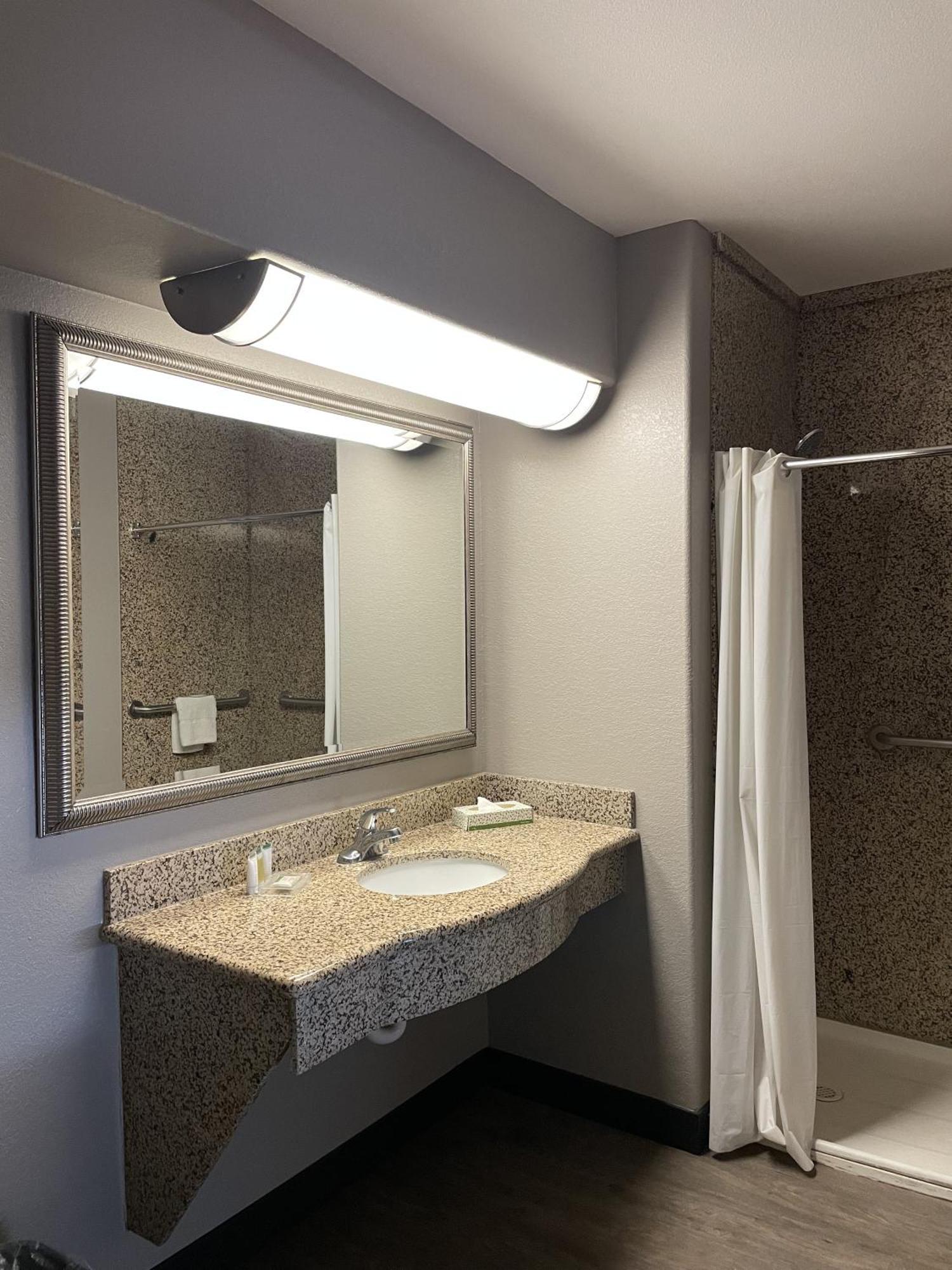 Hawthorn Extended Stay By Wyndham هوبز، نيومكسيكو الغرفة الصورة